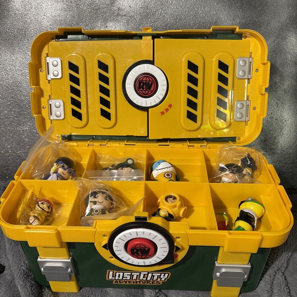 Ryan's World Lost City Adventures Chest And Asst 11 Figures Shark Frogs Diver